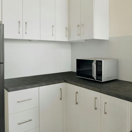 Delta Hotels By Marriott City Center الدوحة المظهر الخارجي الصورة A typical microwave oven
