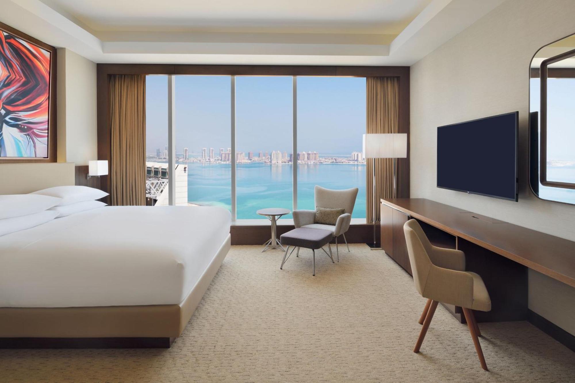 Delta Hotels By Marriott City Center الدوحة المظهر الخارجي الصورة A guest room at the hotel