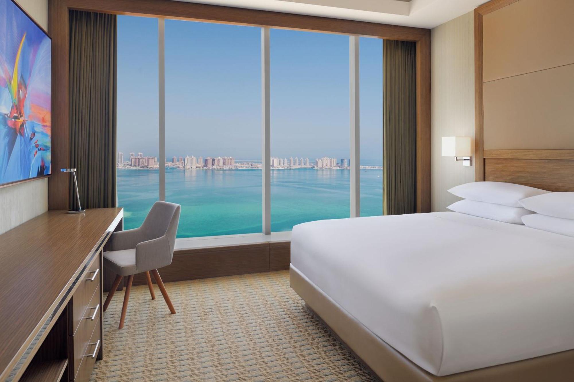 Delta Hotels By Marriott City Center الدوحة المظهر الخارجي الصورة A guest room at the hotel