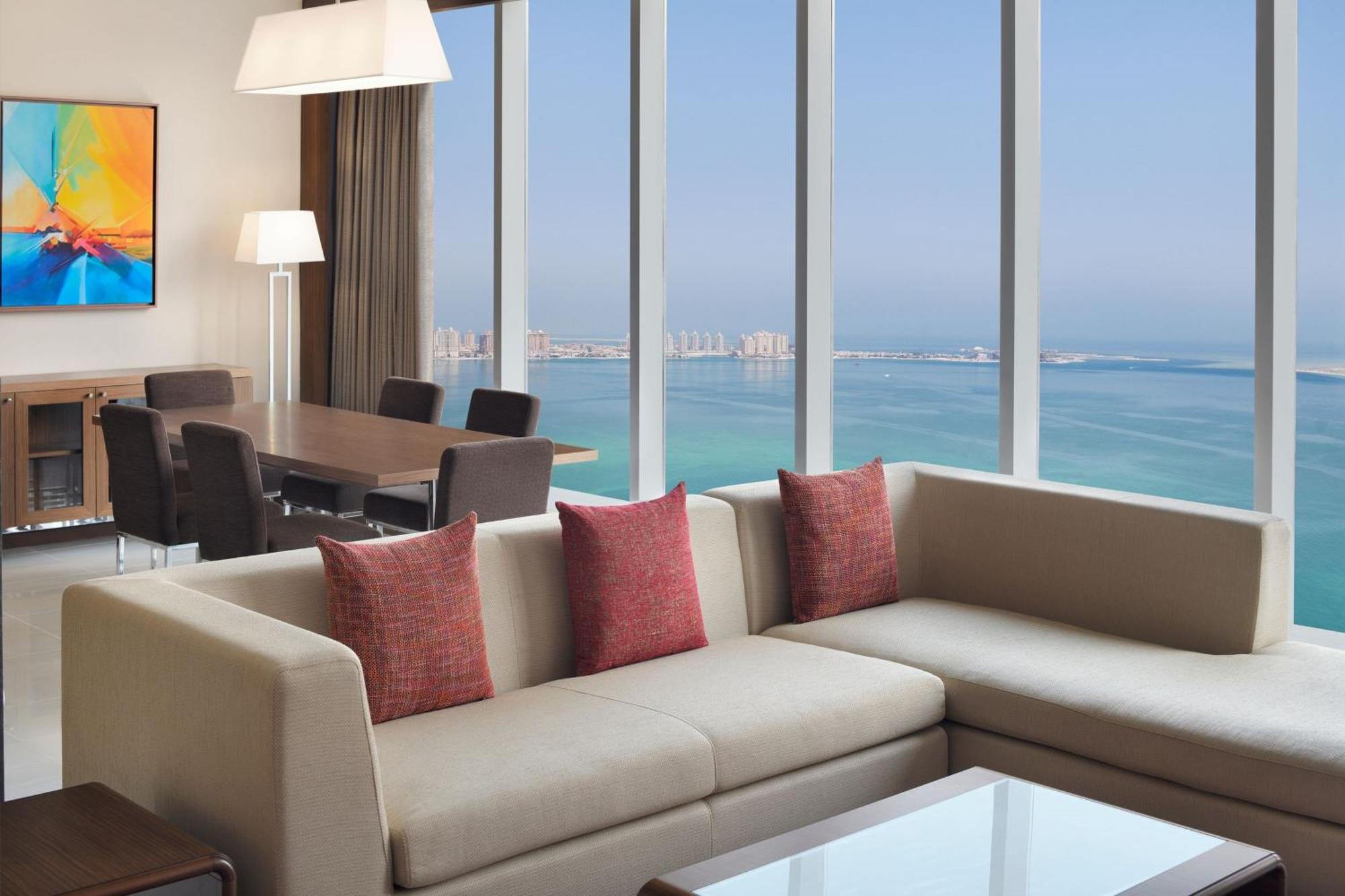 Delta Hotels By Marriott City Center الدوحة المظهر الخارجي الصورة A living room in a suite at the Atlantis, The Royal
